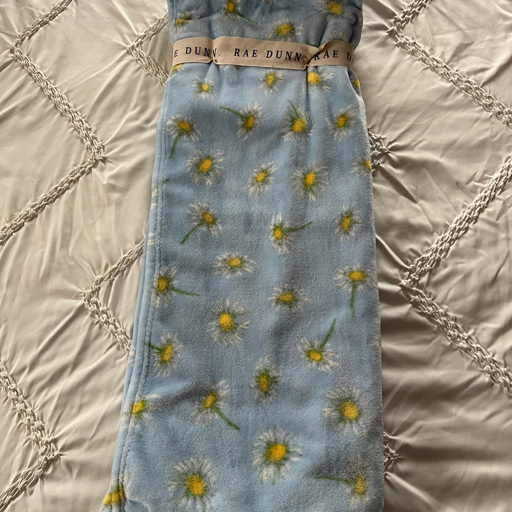 Rae Dunn Daisy Blanket